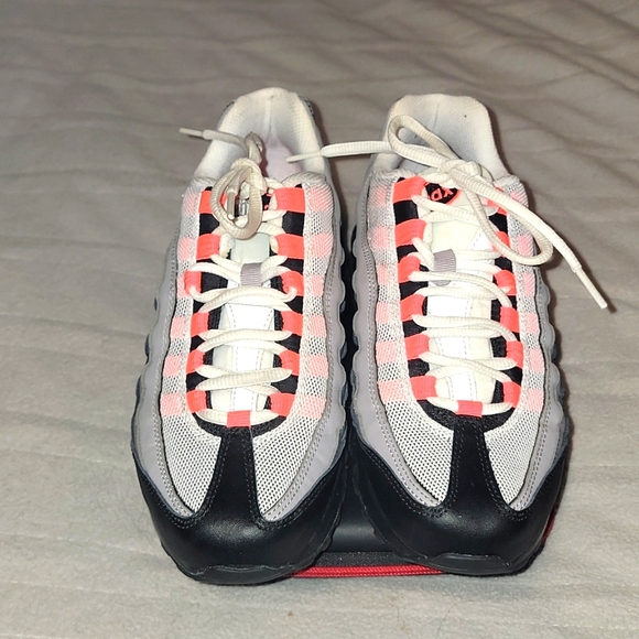 95 air maxs - Picture 1 of 8
